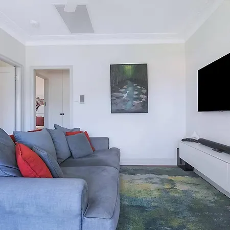 Nundah's Lush Haven - Serene Family Townhouse Escape *