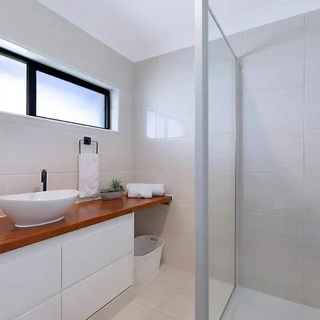 Holiday home Tropical Dreaming In The Heart Of Indooroopilly *