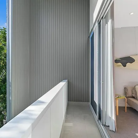 The Sun Catcher - A Trendy South Townhouse Holiday home