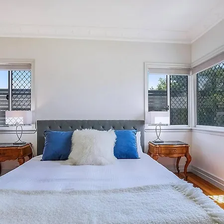 Nundah's Lush Haven - Serene Family Townhouse Escape Brisbane