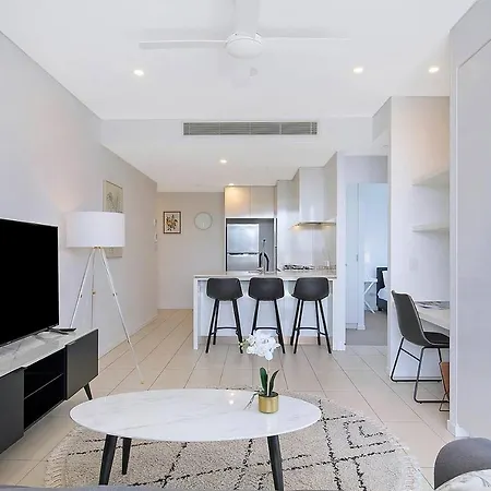 Apartment Soaring Skyline On Southside At Resort-style *