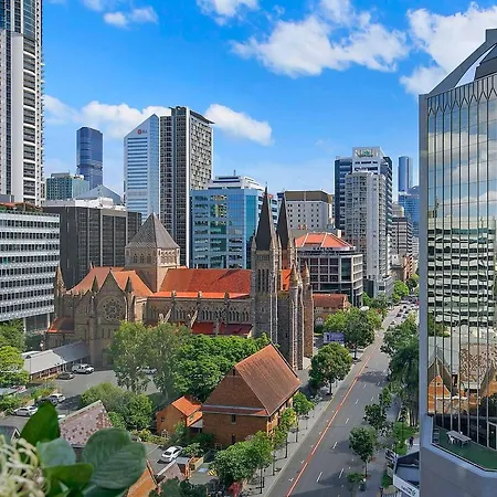 Of Brissie - Chic Resort-style Cbd Living Apartment *