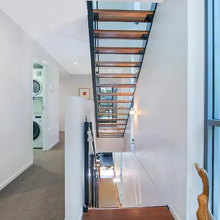 The Sun Catcher - A Trendy South Townhouse Holiday home