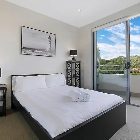 Of Taringa Penthouse With Sweeping Views *