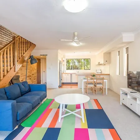 The Hidden Flower - A Spacious Poolside Abode Apartment *
