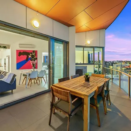 View From The ~ 2bed, 2bath, 2parking, Balcony Brisbane