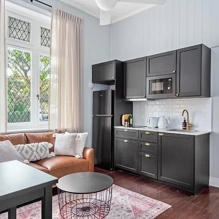 The Lounge! 2 Bed/1 Bath/1 Car ~ New Farm * Brisbane