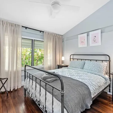 The Office! 1 Bed/1 Bath ~ New Farm Brisbane