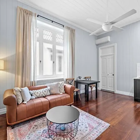 The Office! 1 Bed/1 Bath ~ New Farm Apartment