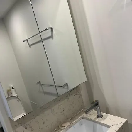 One Bedroom In A Two Bedroom * Brisbane