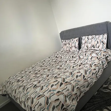 Homestay One Bedroom In A Two Bedroom Brisbane