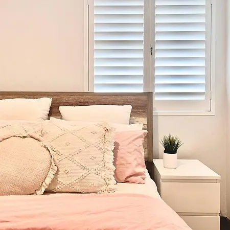 Apartment New! Long Welcome. 2 Bedroom Boutique *