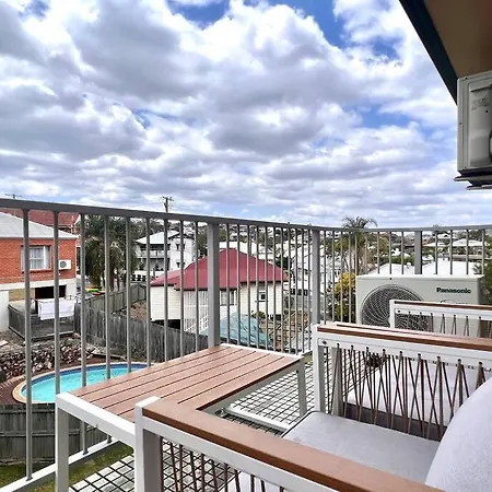 New! Long Welcome. 2 Bedroom Boutique Apartment *