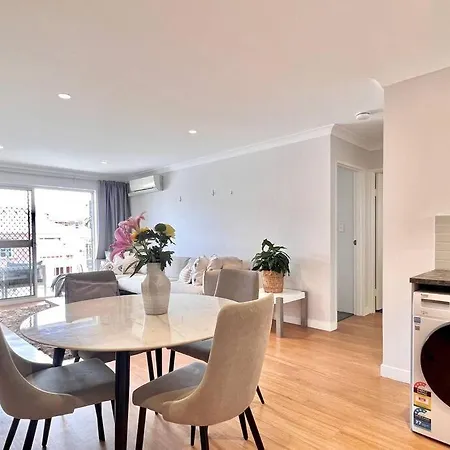 New! Long Welcome. 2 Bedroom Boutique Apartment *