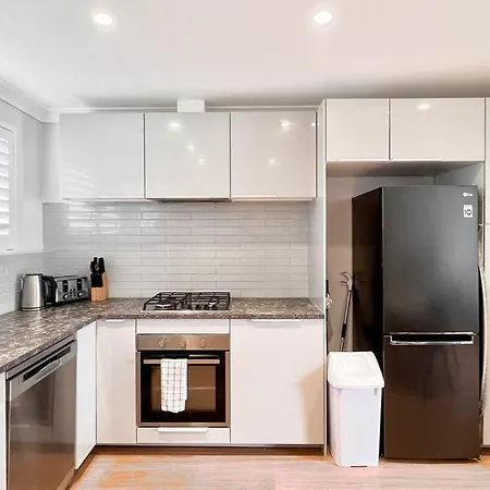 New! Long Welcome. 2 Bedroom Boutique Brisbane