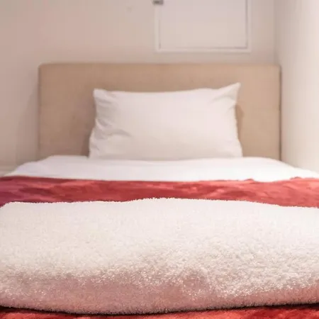 Luxury Living 2 Bedrooms 4 Beds 2b Athrooms In Southern Brisbane+ Parking * Brisbane