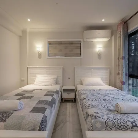 Luxury Living 2 Bedrooms 4 Beds 2b Athrooms In Southern Brisbane+ Parking Apartment