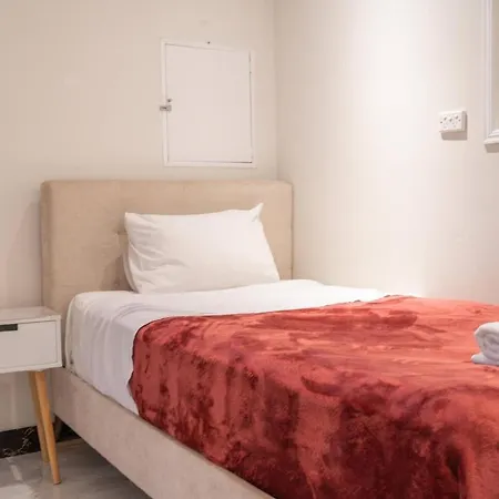 Luxury Living 2 Bedrooms 4 Beds 2b Athrooms In Southern Brisbane+ Parking Brisbane