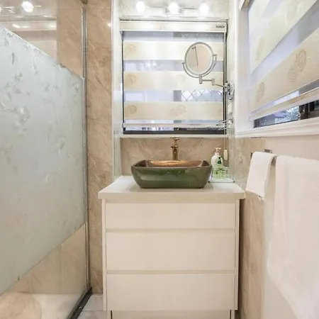 Luxury Living 2 Bedrooms 4 Beds 2b Athrooms In Southern Brisbane+ Parking Brisbane