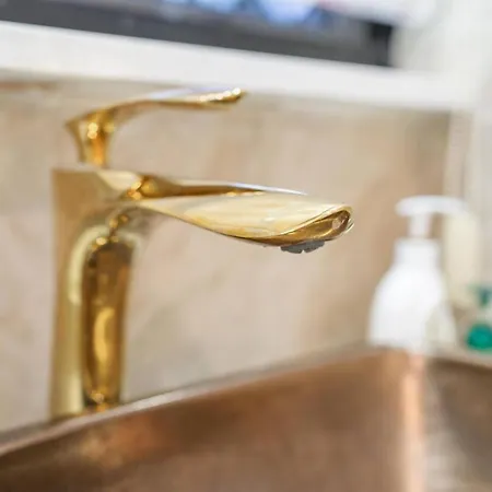 Apartment Luxury Living 2 Bedrooms 4 Beds 2b Athrooms In Southern Brisbane+ Parking