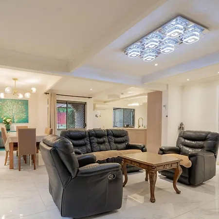 Apartment Luxury Living 2 Bedrooms 4 Beds 2b Athrooms In Southern Brisbane+ Parking