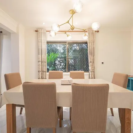 Apartment Luxury Living 2 Bedrooms 4 Beds 2b Athrooms In Southern Brisbane+ Parking