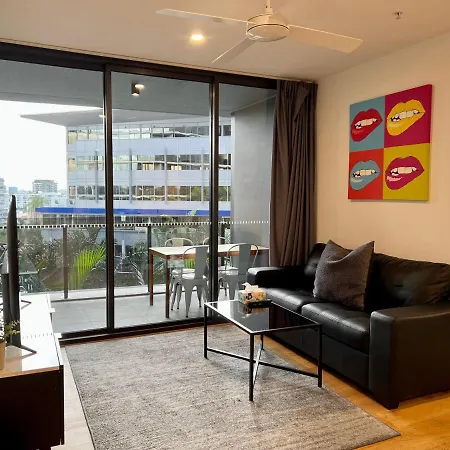 Two Bedroom In South Apartment Brisbane