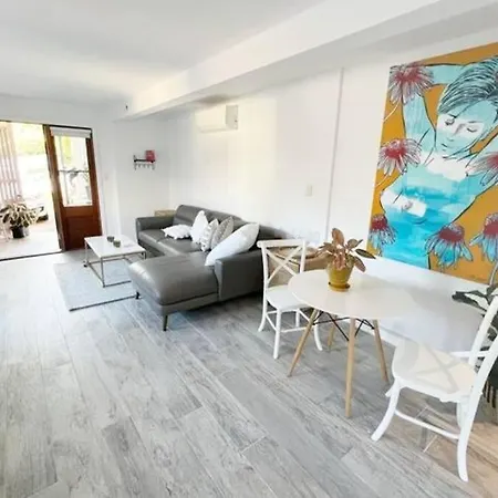 Apartment Bardon Beauty Spacious Ground Floor