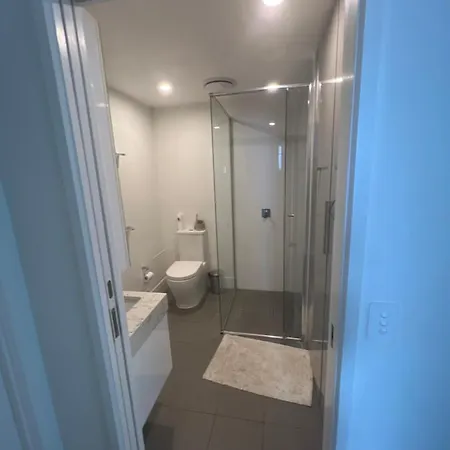 One Bedroom In A Two Bedroom * Brisbane