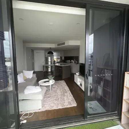 One Bedroom In A Two Bedroom * Brisbane