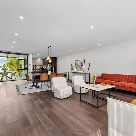 Luxury In New Farm!