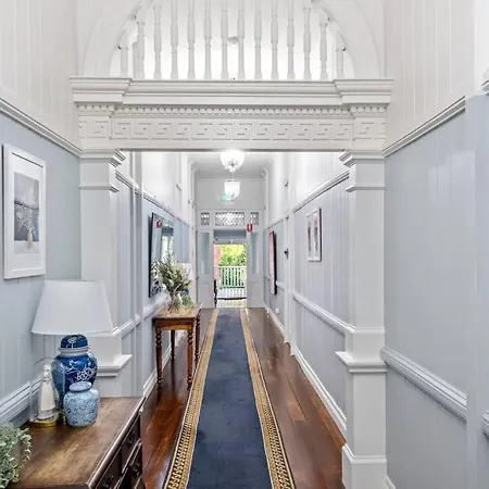 Apartment The Fireplace! 1 Bed/1 Bath/1 Car ~ New Farm Brisbane