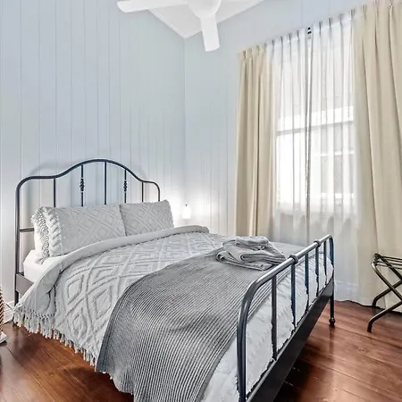 The Deck! 2 Bed/1 Bath/1 Car ~ New Farm Apartment Brisbane
