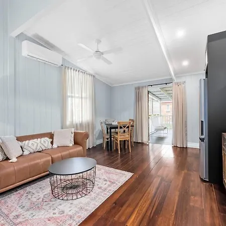 The Deck! 2 Bed/1 Bath/1 Car ~ New Farm Apartment Brisbane