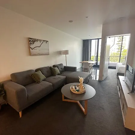 1br With Parking And Pool Near Shops Apartment Brisbane