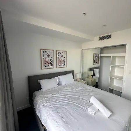1br With Parking And Pool Near Shops Apartment Brisbane