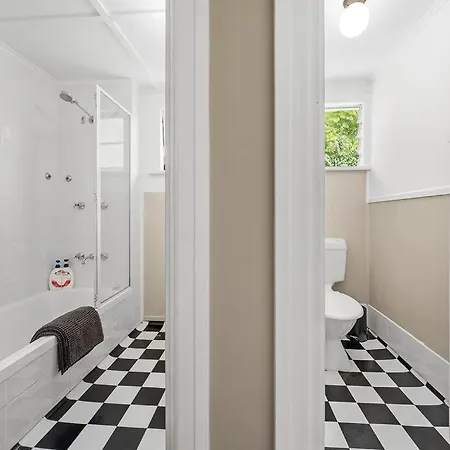 Stylish 1 Bedroom ~ New Farm Apartment Brisbane
