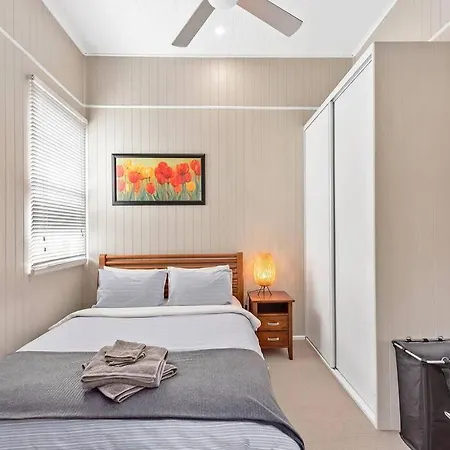 Stylish 1 Bedroom ~ New Farm Apartment