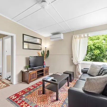 Stylish 1 Bedroom ~ New Farm Apartment *