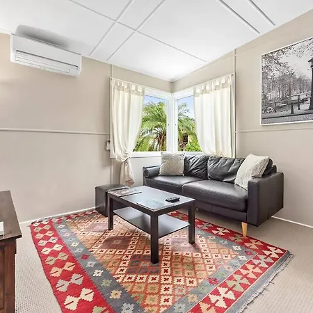 Stylish 1 Bedroom ~ New Farm Apartment *