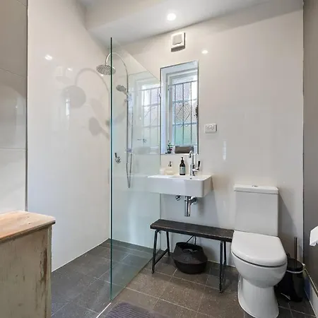 Apartment Step Back Into Style ~ 2bed/1bath/1car ~ New Farm Brisbane