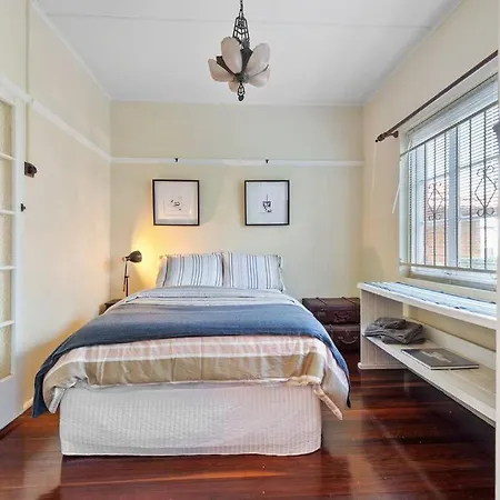 Apartment Step Back Into Style ~ 2bed/1bath/1car ~ New Farm Brisbane