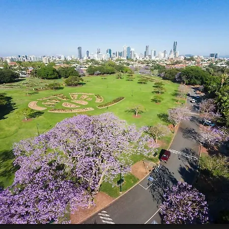 Step Back Into Style ~ 2bed/1bath/1car ~ New Farm Apartment Brisbane
