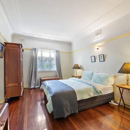 Step Back Into Style ~ 2bed/1bath/1car ~ New Farm Brisbane
