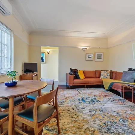 Apartment Step Back Into Style ~ 2bed/1bath/1car ~ New Farm *