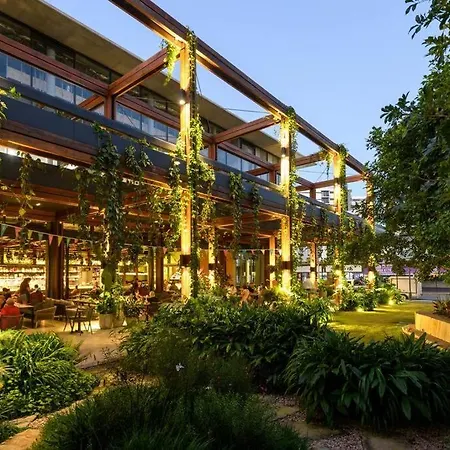 South Bank Sensational! ~ 1bed,1bath,1car,balcony Apartment *
