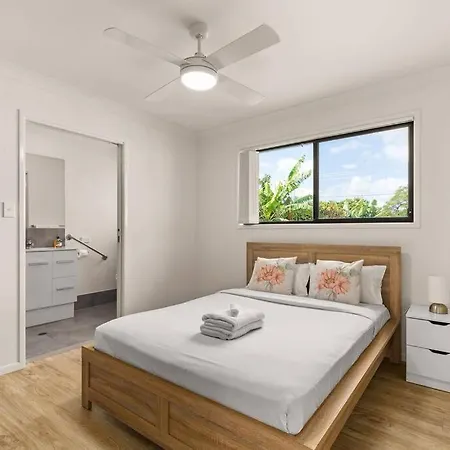 Kozyguru / Mt Gravatt East / 3 Bed House Qmg030 Holiday home