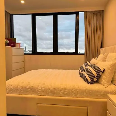 Master Bedroom With Ensuite In 2 Bed Apartment Brisbane