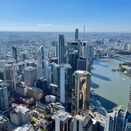 Panoramic 3-bedroom Skyscape With Free Parking *