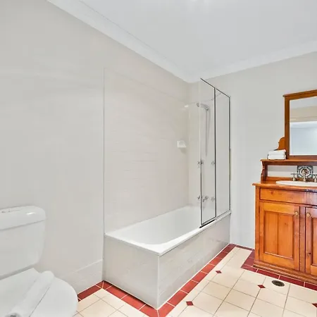 Charming 3-bedroom Townhouse With Private Courtyard * Brisbane